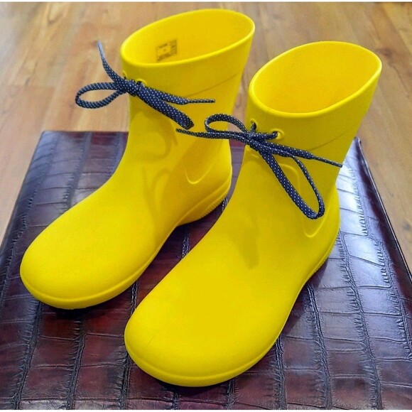 Crocs Freesail Shorty Rain Boot Yellow Waterproof 203851 Women Sz 5 W5 /Kid 3 J3 - Picture 1 of 7